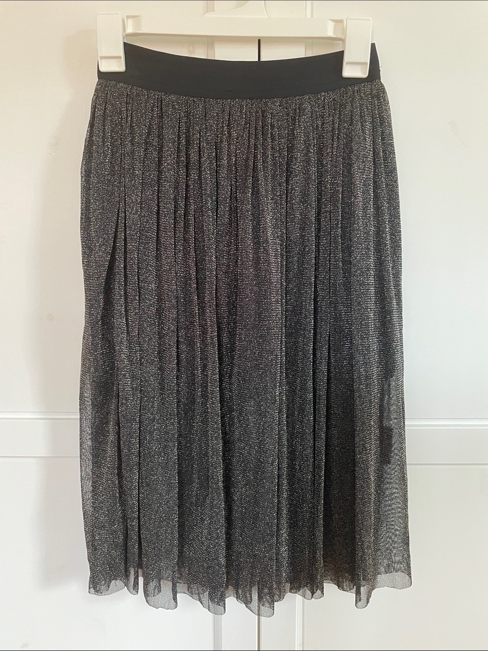 happening in the present Silver-Black Lurex Pleated Midi Skirt